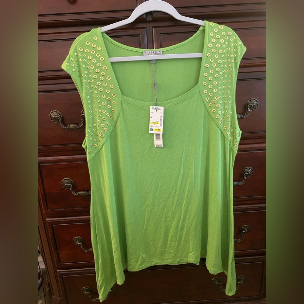 Blouse in Green with Gold Accents